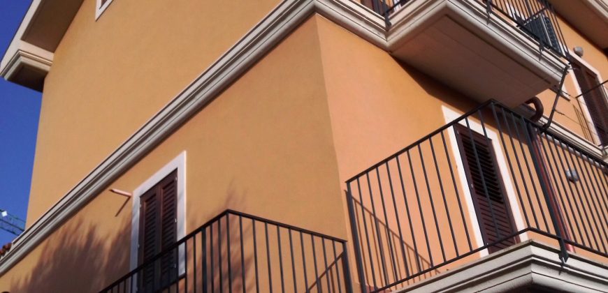 Aci Catena pressi ex Dacca ville di recente costruzione, rifinite e luminose