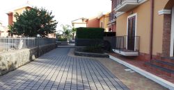 Aci Catena pressi ex Dacca ville di recente costruzione, rifinite e luminose