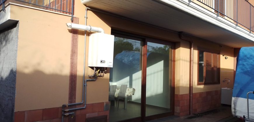 Aci Catena pressi ex Dacca ville di recente costruzione, rifinite e luminose