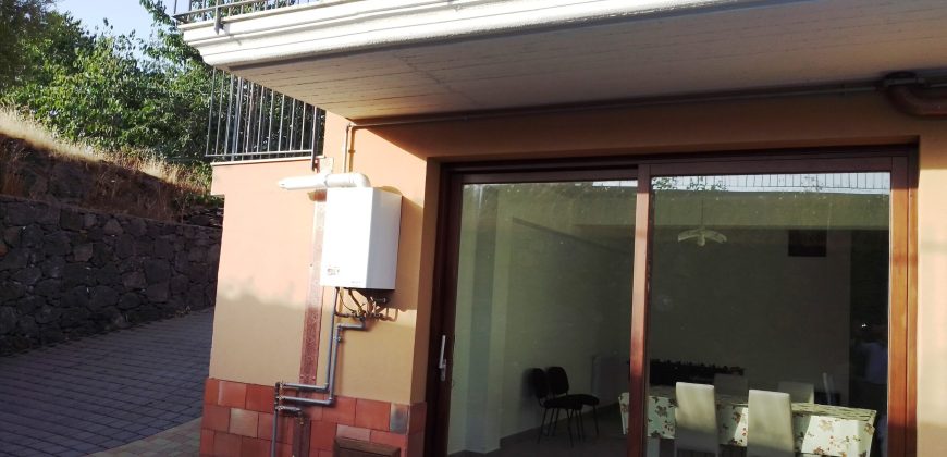 Aci Catena pressi ex Dacca ville di recente costruzione, rifinite e luminose