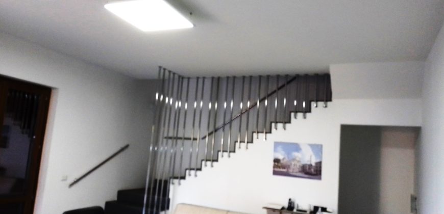 Aci Catena pressi ex Dacca ville di recente costruzione, rifinite e luminose