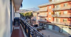 Aci Catena Ampio appartamento in centro con ascensore e garage