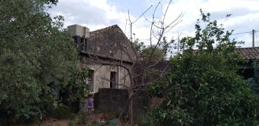 S.Venerina casa di paese con garage e terreno