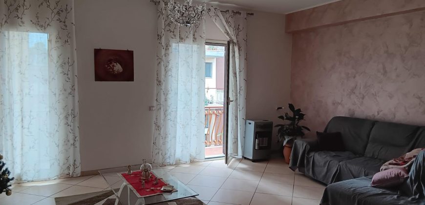 Aci Catena semindipendente con terrazzo