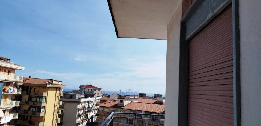 Acireale via Wagner 4 vani con garage