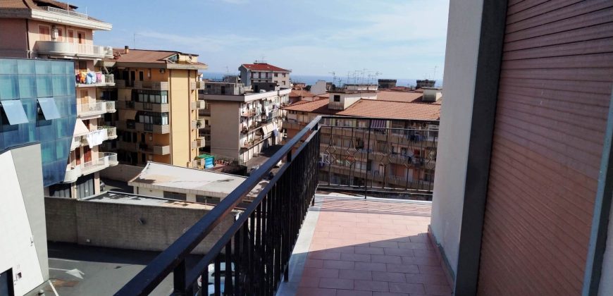 Acireale via Wagner 4 vani con garage