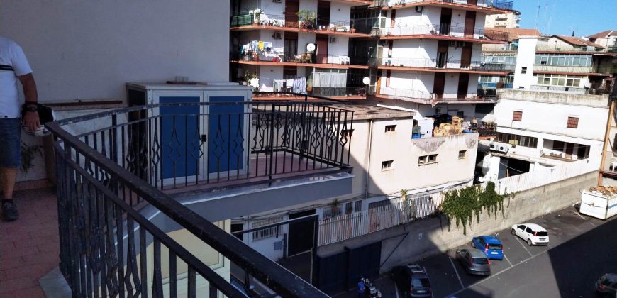 Acireale via Wagner 4 vani con garage