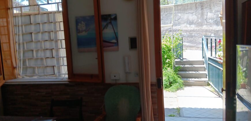 Santa Tecla bilocale arredato