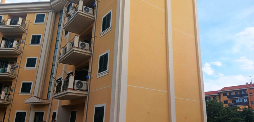 Acireale – Via degli Ulivi | Ampio appartamento 131 mq con garage e cantina