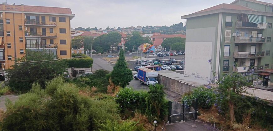 Acireale – Via degli Ulivi | Ampio appartamento 131 mq con garage e cantina
