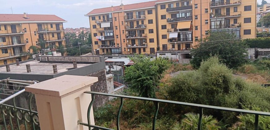 Acireale – Via degli Ulivi | Ampio appartamento 131 mq con garage e cantina