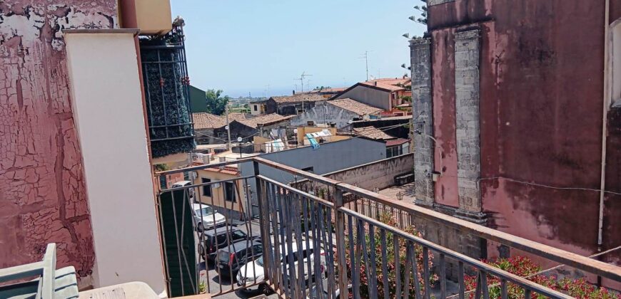 Aci Catena Appartamento 80 mq con ingresso indipendente e terrazzo – Zona centrale