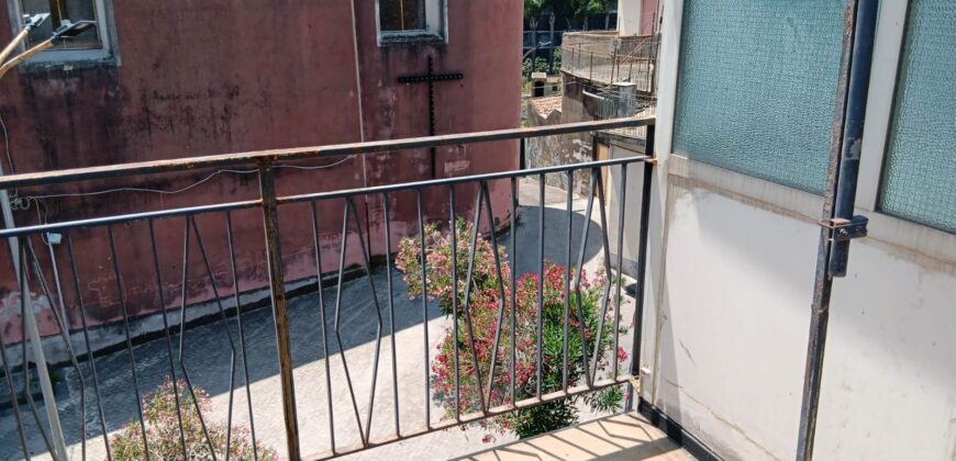 Aci Catena Appartamento 80 mq con ingresso indipendente e terrazzo – Zona centrale