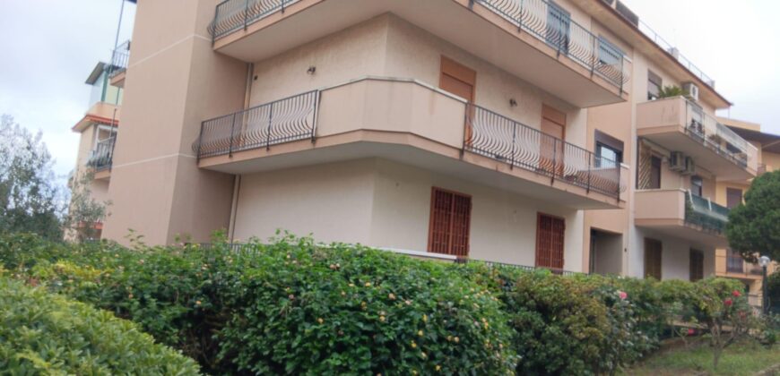 Acireale Appartamento in complesso residenziale con terrazzo panoramico