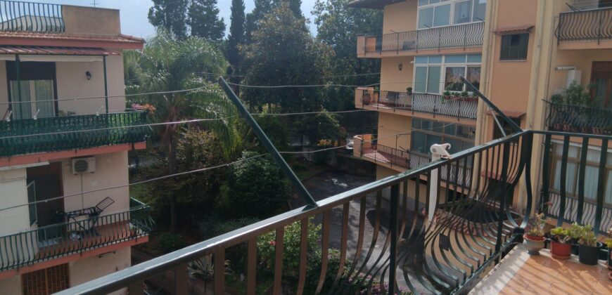 Acireale Appartamento in complesso residenziale con terrazzo panoramico