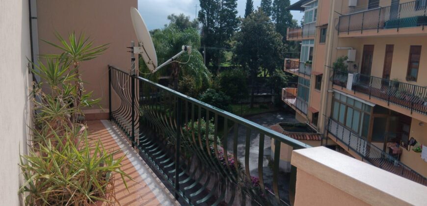 Acireale Appartamento in complesso residenziale con terrazzo panoramico