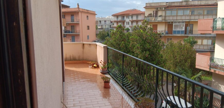 Acireale Appartamento in complesso residenziale con terrazzo panoramico