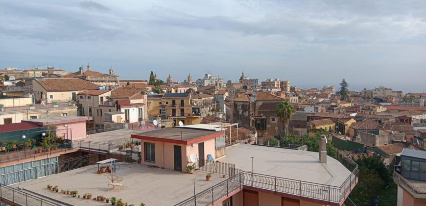 Acireale – Zona San Martino | Luminoso appartamento 90 mq con garage e posto auto