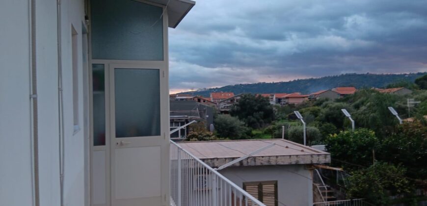 Stazzo – A pochi passi dal lungomare | Appartamento con terrazzo panoramico e garage