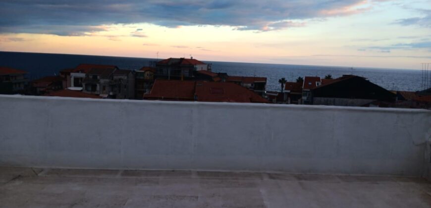 Stazzo – A pochi passi dal lungomare | Appartamento con terrazzo panoramico e garage