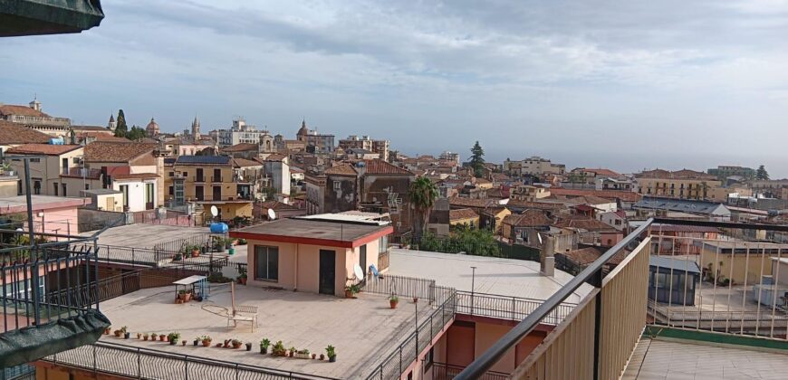 Acireale – Zona San Martino | Luminoso appartamento 90 mq con garage e posto auto