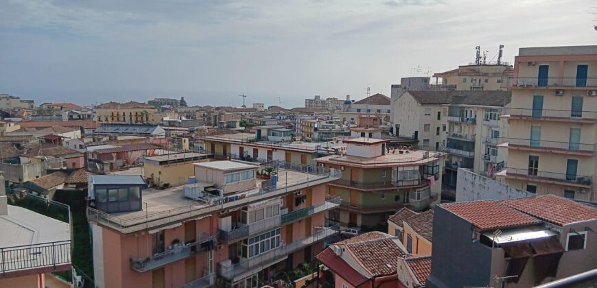 Acireale – Zona San Martino | Luminoso appartamento 90 mq con garage e posto auto