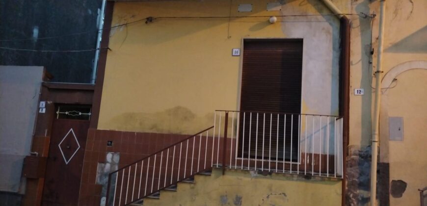 casa singola ad Aci Catena centro – 115 mq con terrazzo e cortile