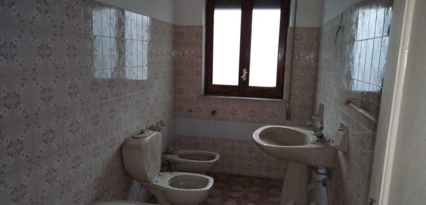 casa singola ad Aci Catena centro – 115 mq con terrazzo e cortile