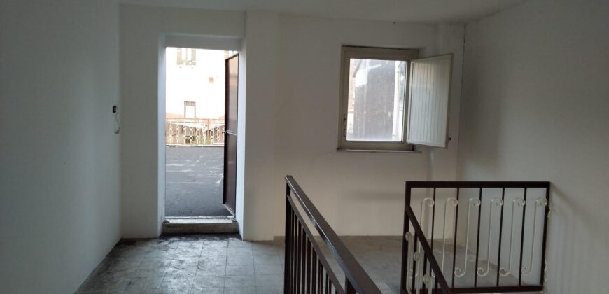 casa singola ad Aci Catena centro – 115 mq con terrazzo e cortile