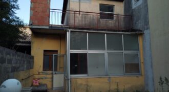 casa singola ad Aci Catena centro – 115 mq con terrazzo e cortile
