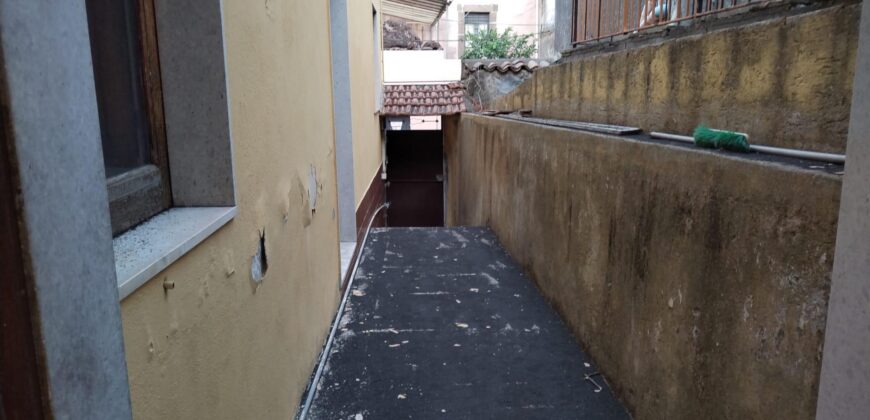 casa singola ad Aci Catena centro – 115 mq con terrazzo e cortile