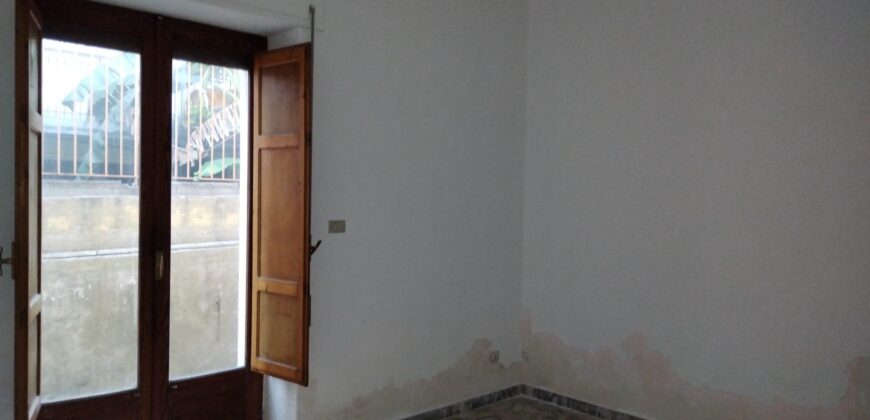 casa singola ad Aci Catena centro – 115 mq con terrazzo e cortile
