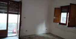 casa singola ad Aci Catena centro – 115 mq con terrazzo e cortile