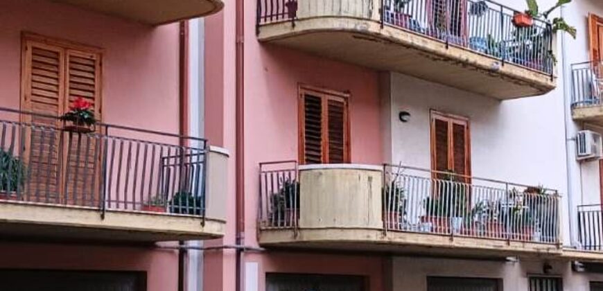 Santa Maria la Stella Appartamento con sottotetto abitabile, garage e posto auto