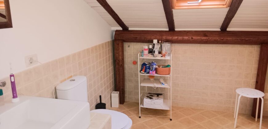 Santa Maria la Stella Appartamento con sottotetto abitabile, garage e posto auto