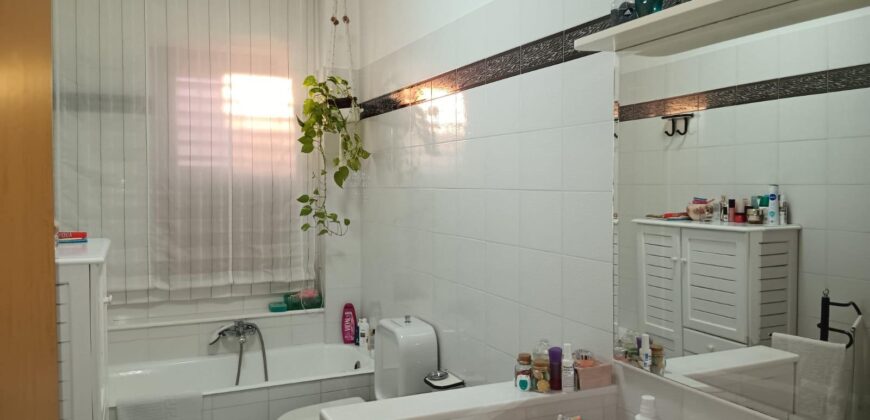 Santa Maria la Stella Appartamento con sottotetto abitabile, garage e posto auto