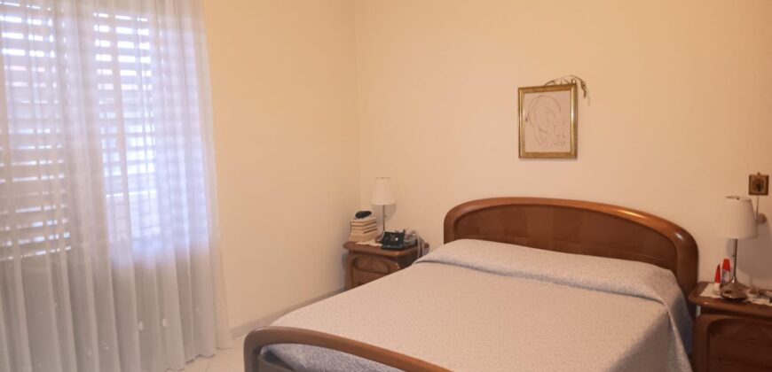 Santa Maria la Stella Appartamento con sottotetto abitabile, garage e posto auto