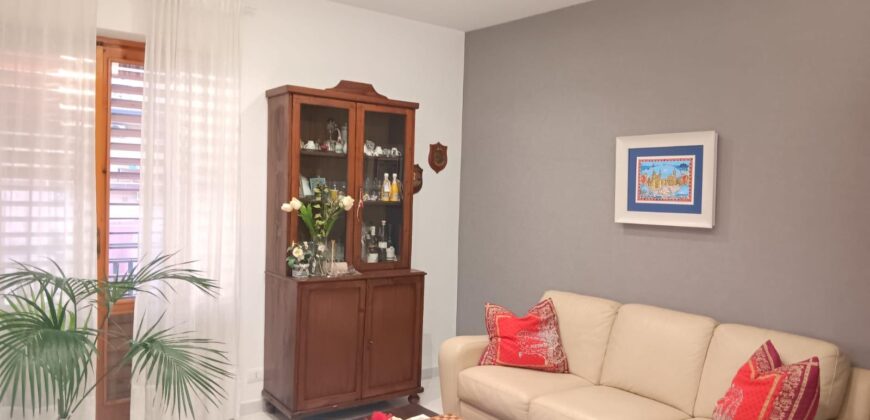 Santa Maria la Stella Appartamento con sottotetto abitabile, garage e posto auto