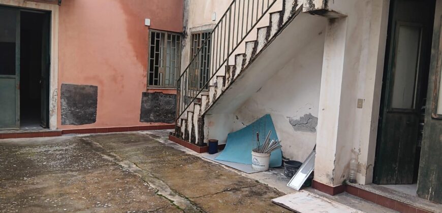 Aciplatani – Casa indipendente su unico livello con terrazzo e cortile