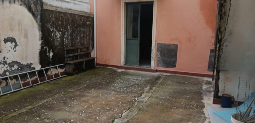 Aciplatani – Casa indipendente su unico livello con terrazzo e cortile