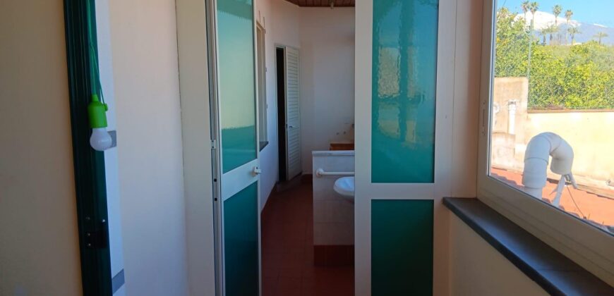 Acireale appartamento semi arredato