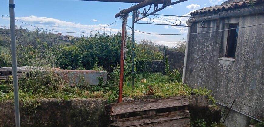 CASA SI PAESE CON TERRENO