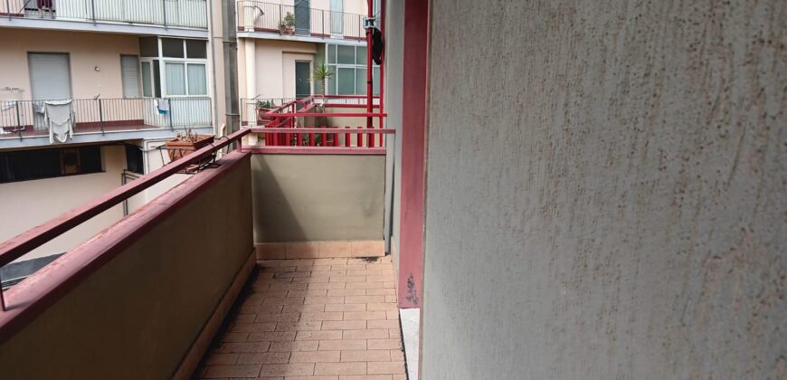 Ampio e luminoso 4 vani in zona centrale e servita – Aci San Filippo