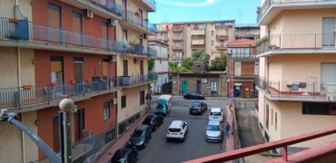 Ampio e luminoso 4 vani in zona centrale e servita – Aci San Filippo