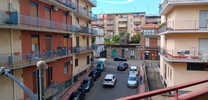 Ampio e luminoso 4 vani in zona centrale e servita – Aci San Filippo