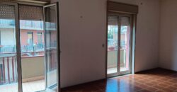 Ampio e luminoso 4 vani in zona centrale e servita – Aci San Filippo