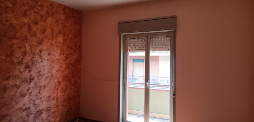 Ampio e luminoso 4 vani in zona centrale e servita – Aci San Filippo
