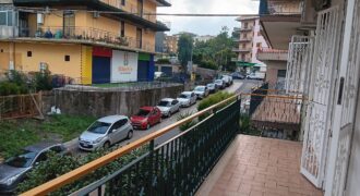 Esclusivo 5 vani ristrutturato in centro con garage – Acireale