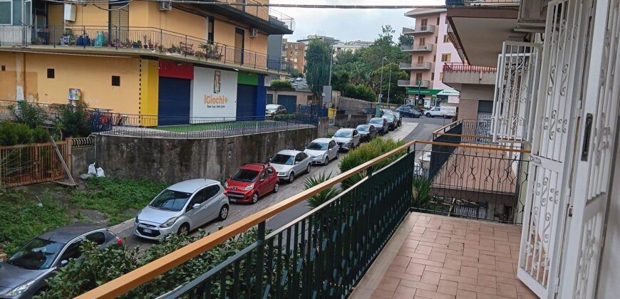 Esclusivo 5 vani ristrutturato in centro con garage – Acireale
