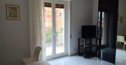 Esclusivo 5 vani ristrutturato in centro con garage – Acireale